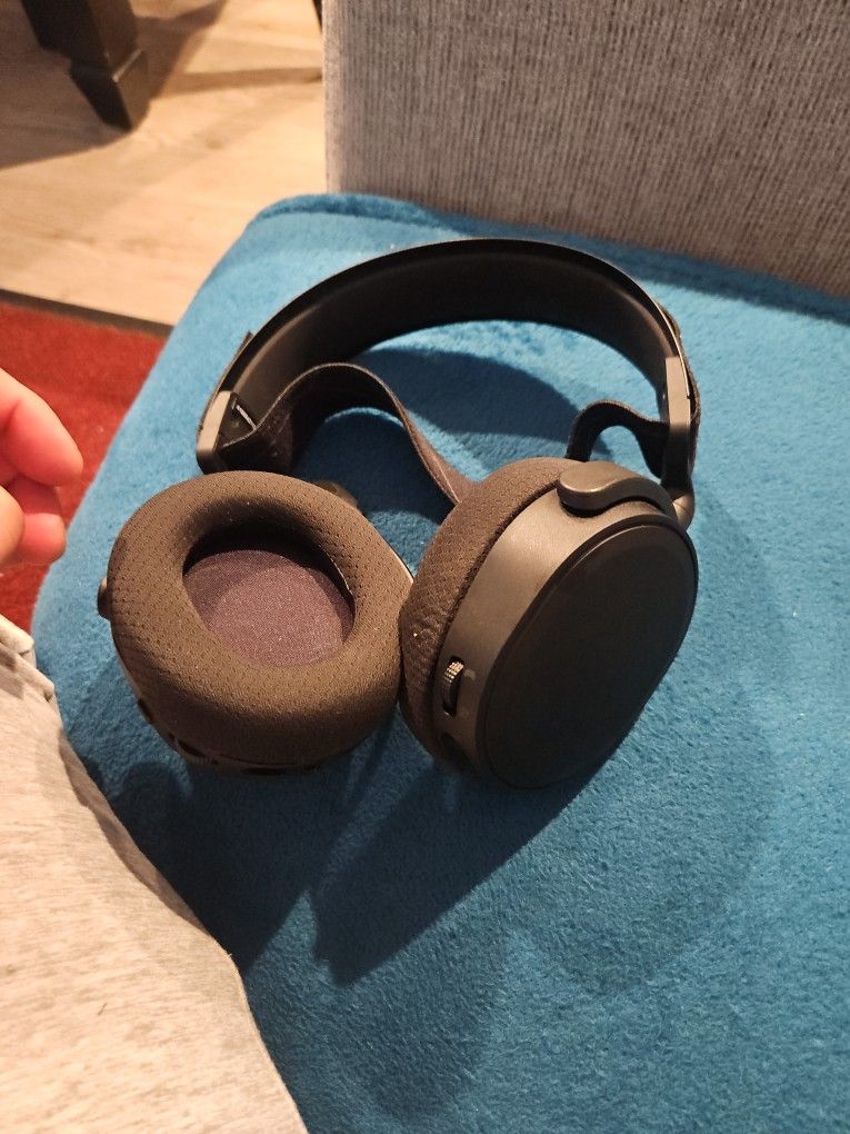 SteelSeries Arctis 7 - Lossless Wireless Gaming Headset with DTS:X v2.0 Surround Sound - for PC and PlayStation 4 - Black