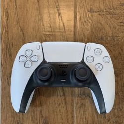 PS5 Dual Sense Controller And Speaker comes with used apple watch