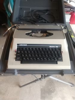 Underwood Electric 555 Typewriter