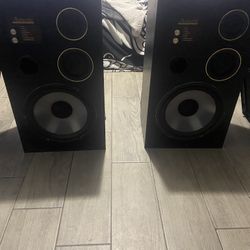 Acoustic studio monitor Series 3311