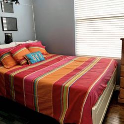 7pc Queen Size Bedding Set. 