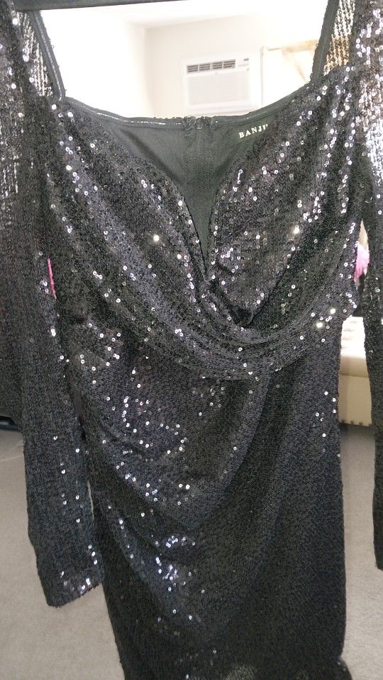 Beautuful Black Sequin Dress. MUST HAVE!!!