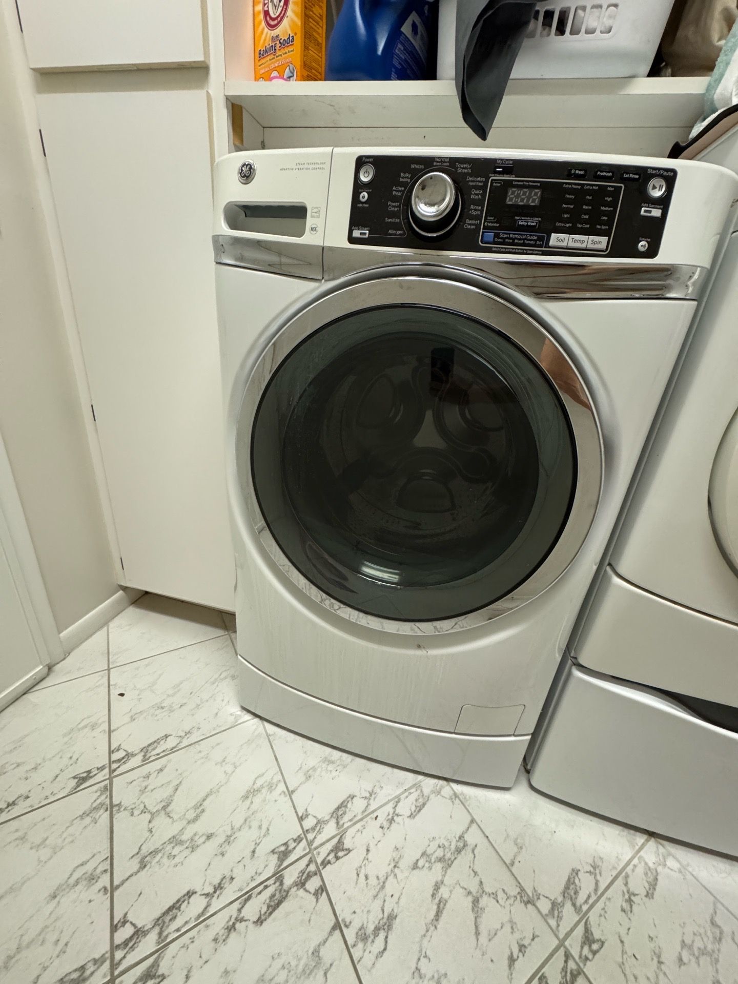 GE® ENERGY STAR® 4.5 DOE cu. ft. capacity RightHeight™ Design Front Load washer