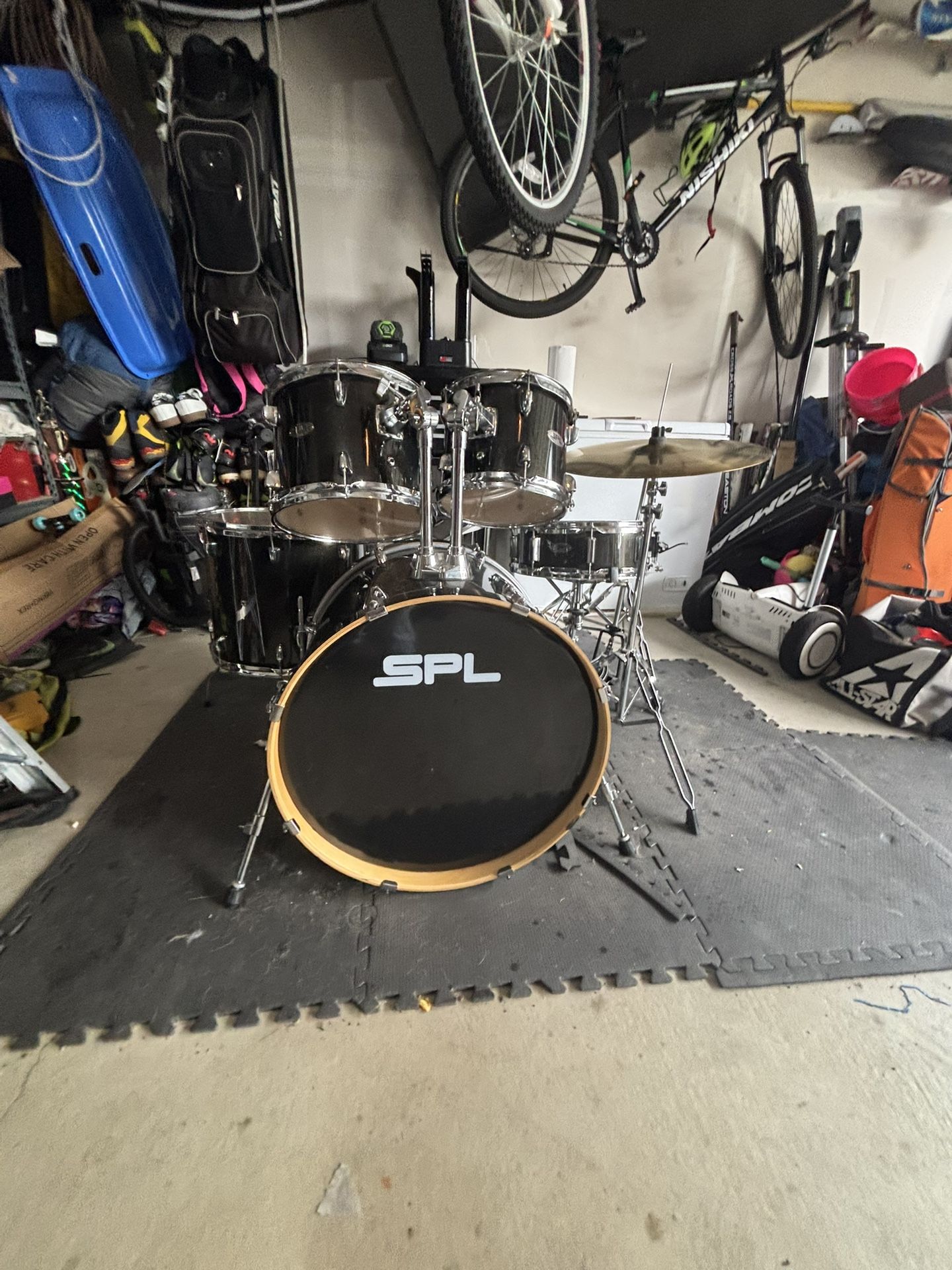 SPL drum set, 2 sets of drum sticks and stool