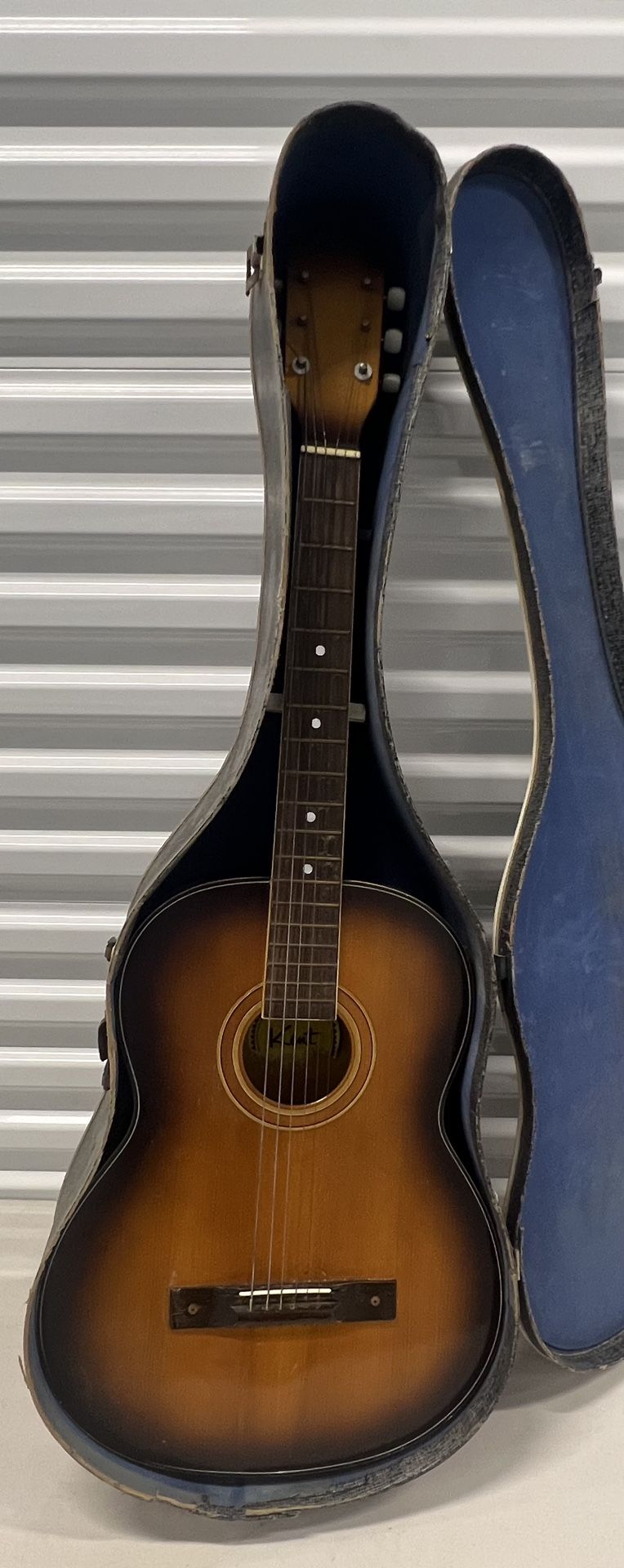 Vintage Kent Acoustic Guitar Good Condition Unknown Model made in Japan & oNeeds Some Work? Used in good condition with visible cosmetic blemishes. Th