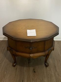 Side Table (Pickup in Santa Maria,Ca)