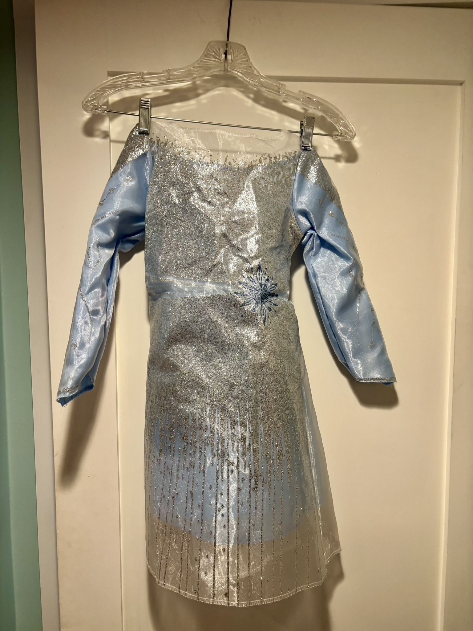 Elsa Dress/ Costume Sparkly, Lights and Sound Size 4-6