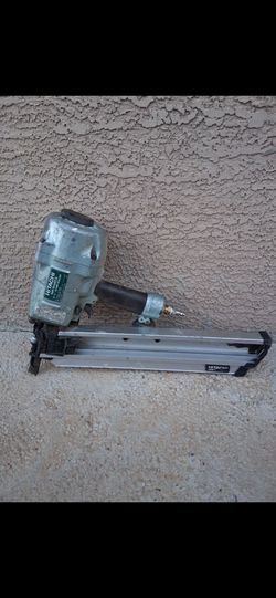 Hitachi pistola de clavos
