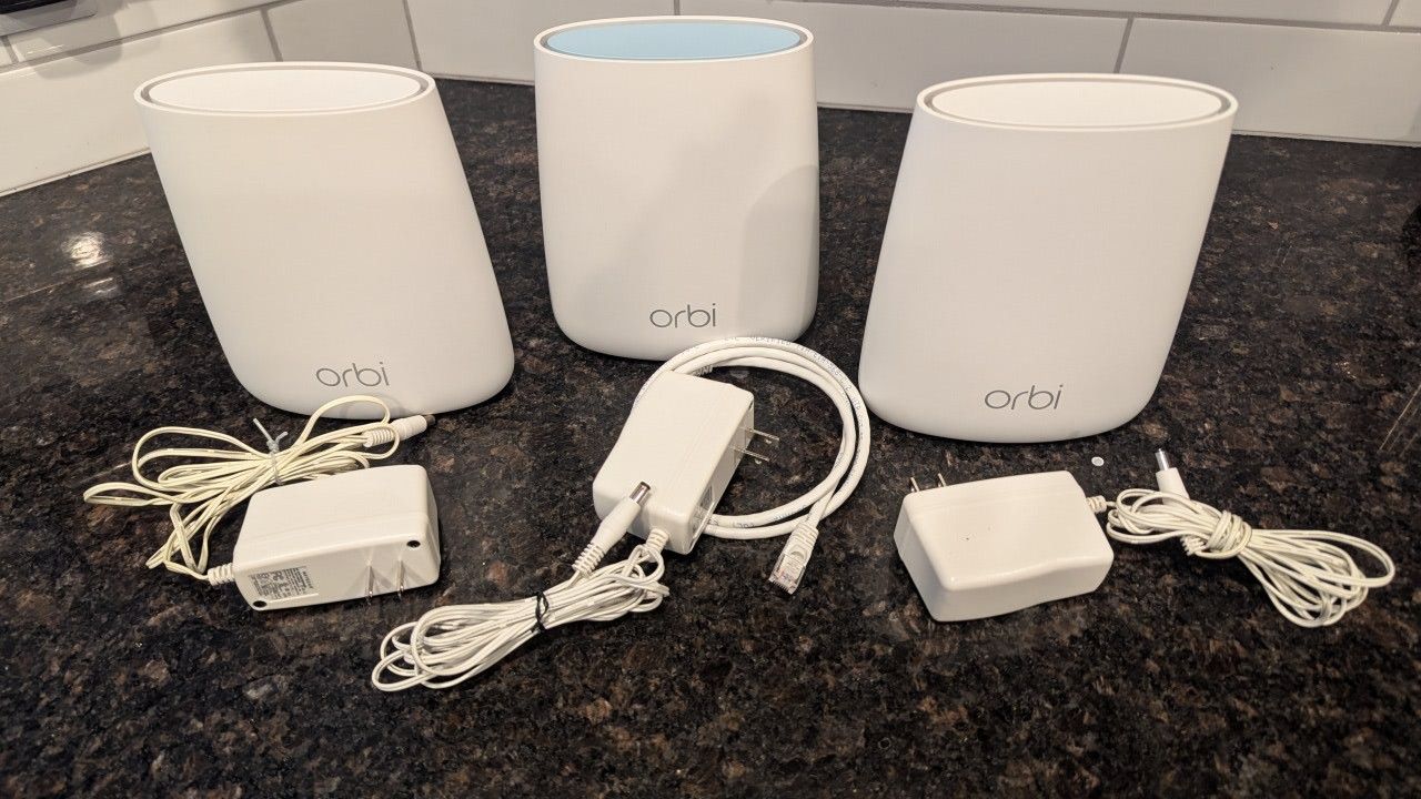 Netgear Orbi Tri-Band Mesh WiFi Router, 2.2Gbps