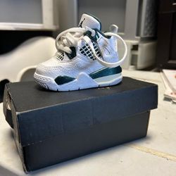 Jordan 4 Retro Oxidized Green (Toddler) sneaker.