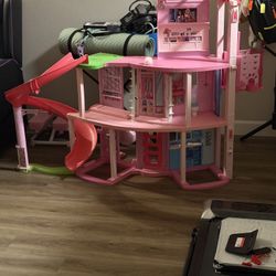 Barbie  Dream House 