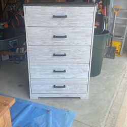Dresser 
