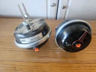 New Front and Rear break chambers. With 2.5 gallons gear oil, full synthetic  75W90