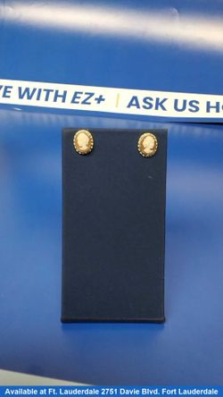 Earrings - Yellow Gold 10k (.417) 0.8 grams