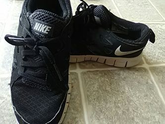 Nike Free Run 2 black shoes size 4