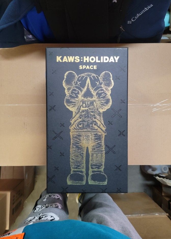 KAWS: HOLIDAY SPACE (GOLD CHROME) "ARR/NFC AUTHENTICATION: W/HOLOGRAM" (SEE PICS/DESCR) 🔥 (PERFECT CONDITION/NVR O.O.B.) **AVAILABLE**
