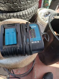 CARGADOR MAKITA SEMINUEBO