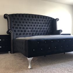 KING VELVET , 4 PCS BDRM SET Delivery Included