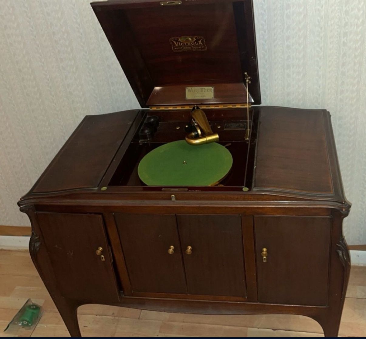 Working Antique Wurlitzer Victrola + Original Records