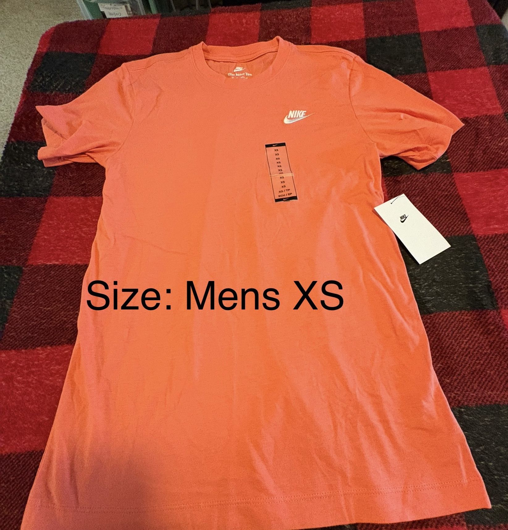 Men’s Nike T-shirt Size XS NEW