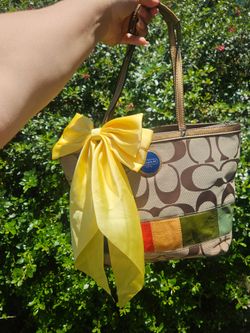 $200 y2k coach purse excellent condition