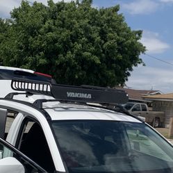 crosse bar and carry box for rav 4 2020