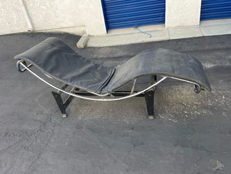 Vintage older Corbusier LC4 Reproduction Replica Black Leather Chaise Lounge Chair made in Italy
