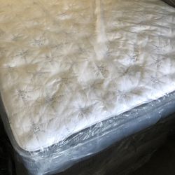 California king Size Bed Mattress King Koil Intimate Medium Firm Euro Top Stearns & Foster Chattam Wells Sealy Serta Beautyrest Black Purple Premier 