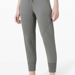 Lululemon Metro Miles Jogger- Size 6