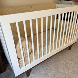Mid century modern crib w/ Custom Pillows 