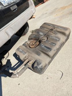Jeep Grand Cherokee Fuel Tank And Pump.