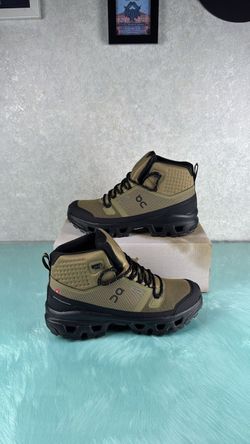 On Men's Cloudrock Mid Waterproof Hiking Boots (green)