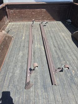 Adjustable metal bed frame rails