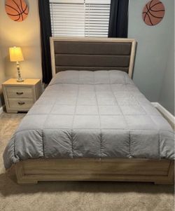 Bedroom set / furniture