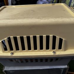 plastic Pet kennel