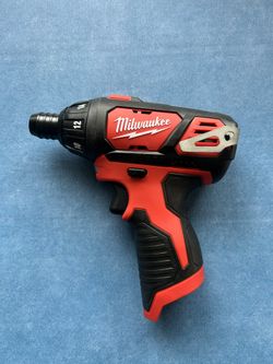 Milwaukee M12 12V Lithium-Ion Cordless 1/4 in. Hex Screwdriver (Tool-Only)