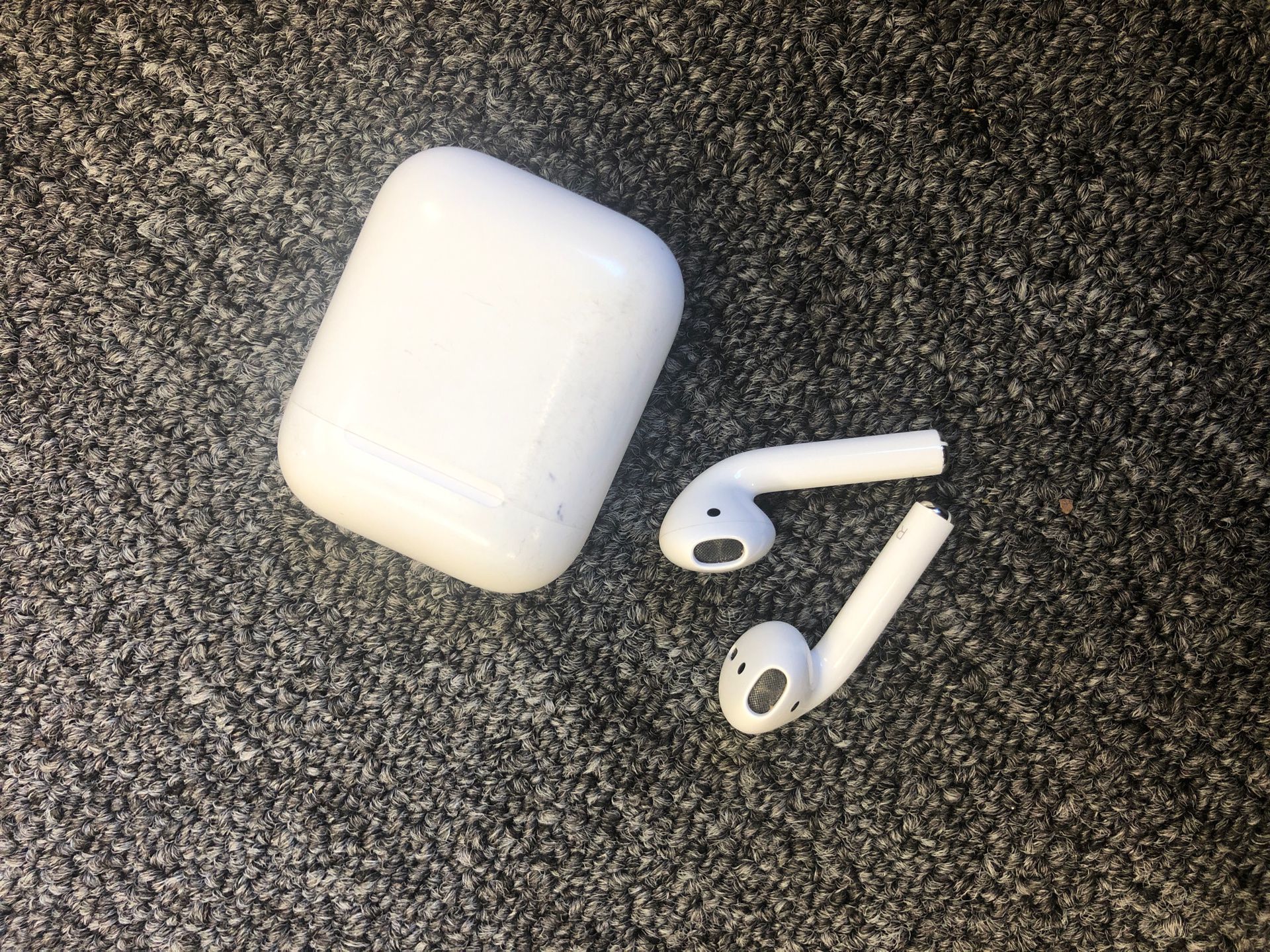Used First Gen Apple AirPods