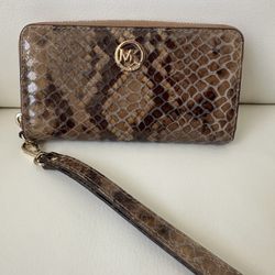 Michael Kors Clutch 