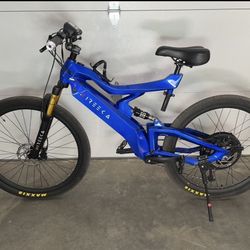 Nireeka  V23 Size: 19 Throttle 750W Motor 672Wh Battery Fast Charger Display DP C010 Magnesium Air Fork BB Torque Sensor Shimano Deore 10S Carbon Fibe