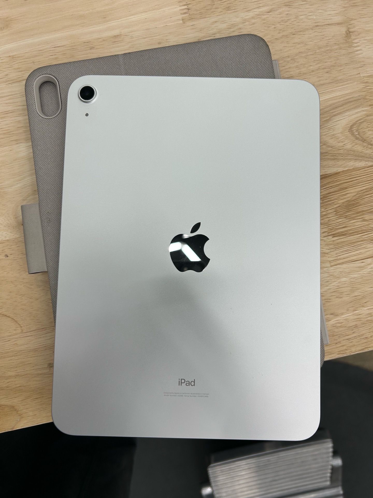 Apple- Ipad (10th generation)