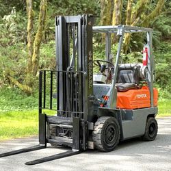 Forklift Toyota LPG 3,000 lb Capacity 