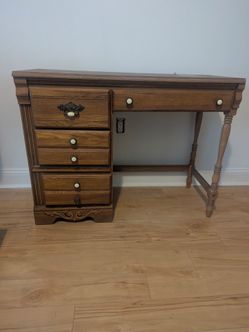 AMISH OAKWOOD DESK $585