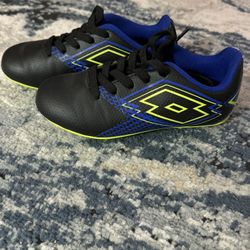 Lotto Size 1 Soccer Cleats