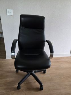 Executive High-Back Office Chair – Black Leather