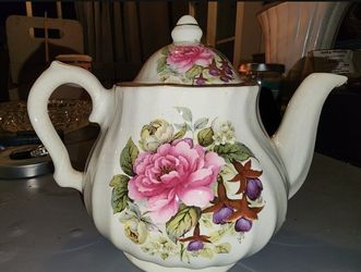 Royal Caldone Ceracraft LTD 24oz. Teapot w/ Lid, Pink Roses Made in England 90's