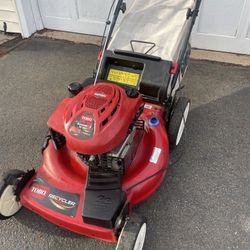 toro 22” recycler self proprelled lawn mower