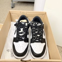 PANDA DUNKS ! SIZE 6