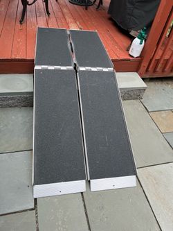Folding heavy duty ramp