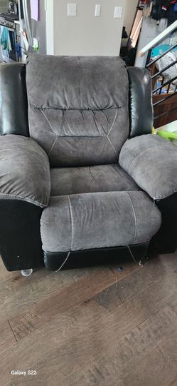 lazyboy chair - big and comfy