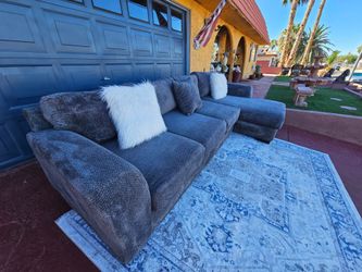 Beautiful Couch With lounge totally Deep Clean Good Condition No Stains No Smell gray color